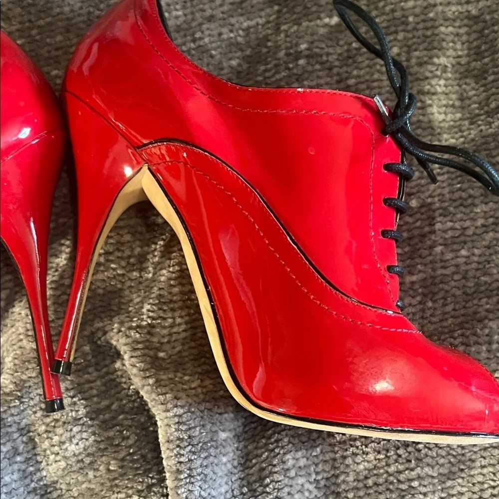 Vince Camuto Red Patent Lace Up Peep Toe Oxford Stilettos 9